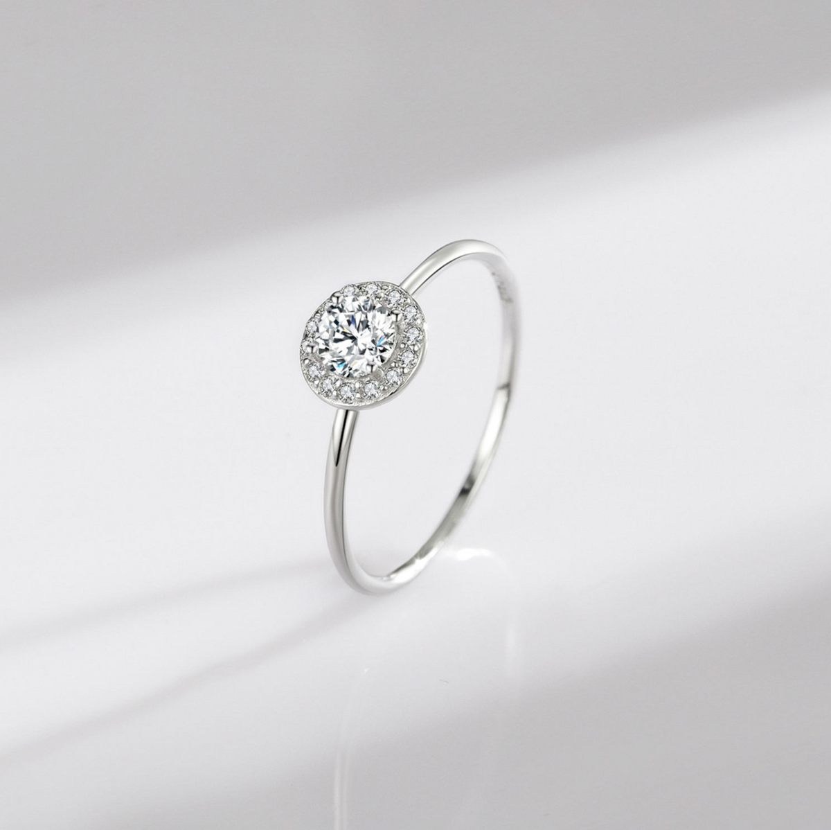 925 Sterling Silver Sparkling Engagement Ring