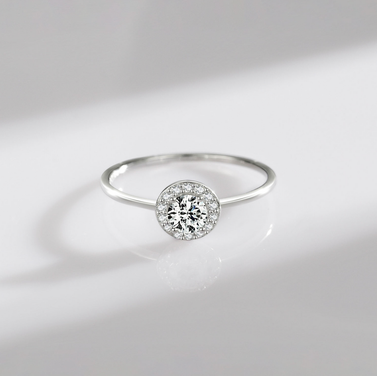 925 Sterling Silver Sparkling Engagement Ring